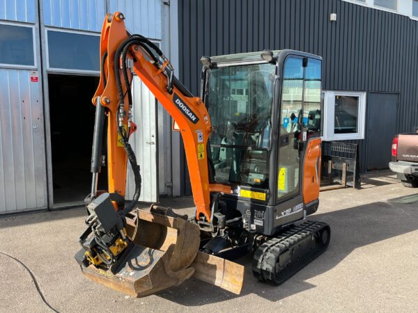 Minigrävare med skopor