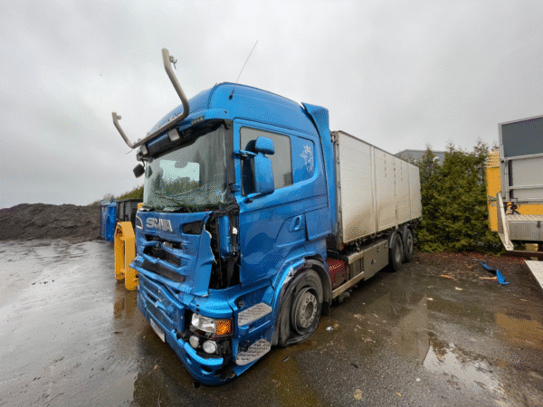 Scania R500 reservdelsobjekt Krockad