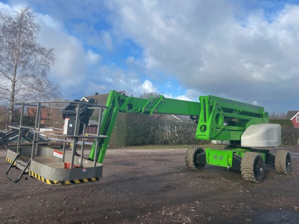 Bomlift hybriddrift med 28 m arbetshöjd