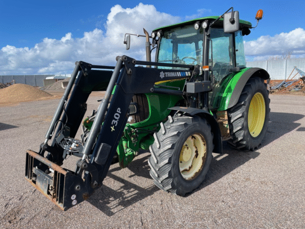 Traktor JD 5820 med Trima lastare