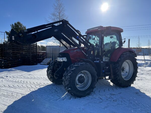 Traktor med lastare och frontlyft