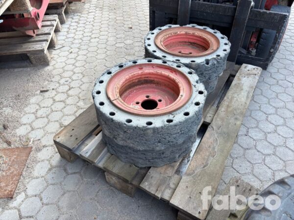 Massiva hjul till Bobcat S70