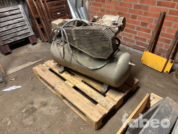 ASEA Kompressor med Nordson tryckmätare Kompressor