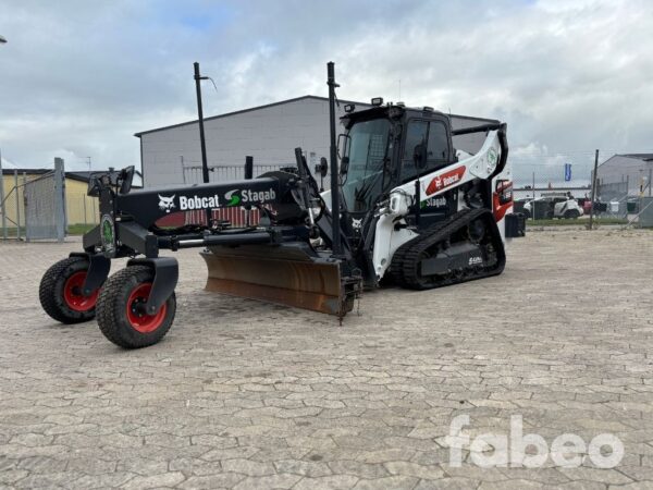 Bobcat T66 Kompaktlastare med hyvel och tillbehör