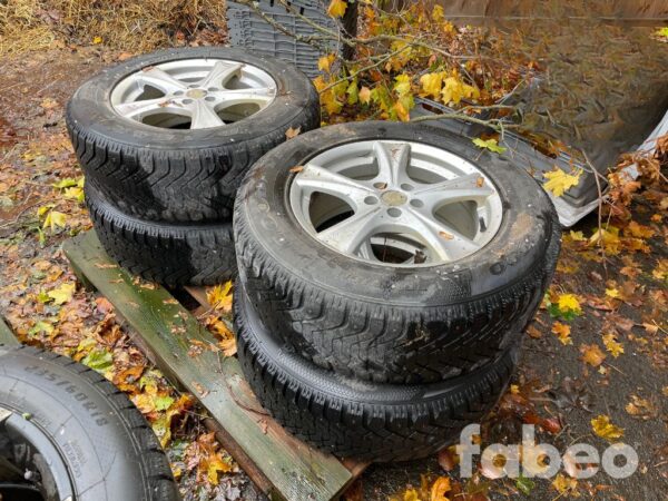 Goodyear Ultra Grip 235/65R17 Goodyear Ultra Grip 235/65R17 med fälg
