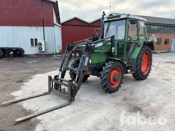 Fendt 304 LSA Traktor med frontlastare