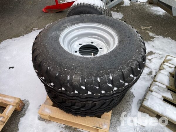 Vredestein Flotation + 300/80-15.3 Nya Vagnshjul