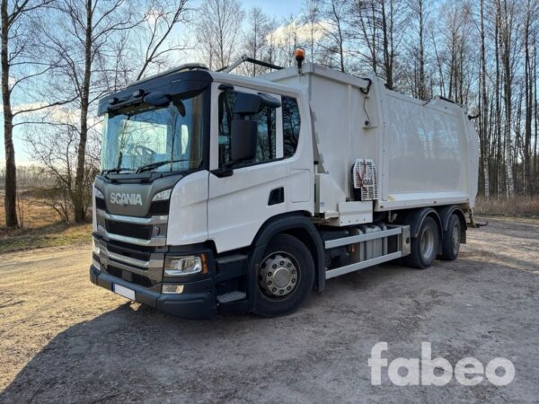 Scania P370 B6x2*4NB Sopbil / Sidlastare