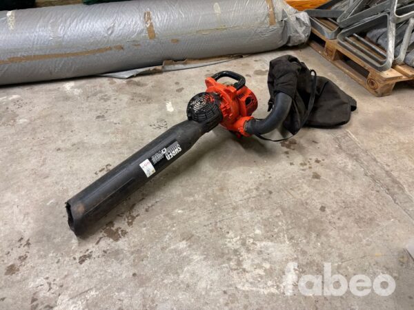 Lövblås/lövsug med uppsamlare  Lövblås/lövsug med uppsamlare