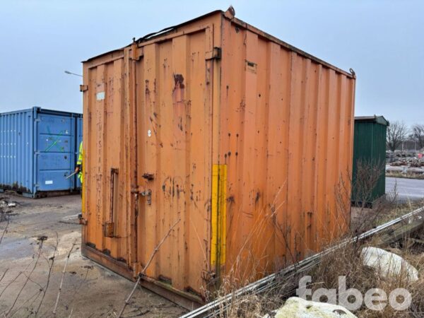 Orange container med el & hyllor