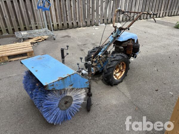 BCS tvåhjulstraktor med sopvals Gångtraktor