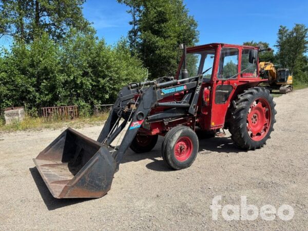 Volvo BM T 430 VOLVO-BM T 430 traktor med lastare och redskap