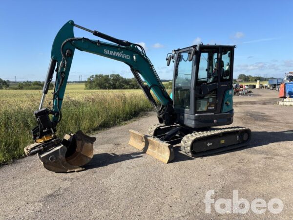 Sunward SWE35UF Minigrävare med redskapspaket