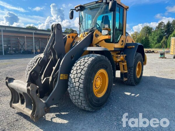Volvo L90H Hjullastare med låga timmar & många redskap