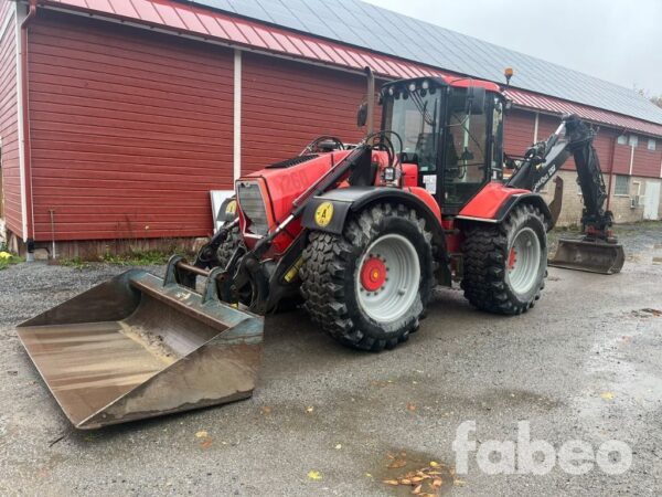 Huddig 1260 Grävlastare med massor av redskap
