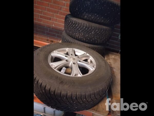 Nokian Hakkapeliitta  Dubbdäck med Aluminiumfälgar 4 st